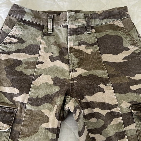 J Crew Cropped Cargo Camo Pants - Picture 5 of 7